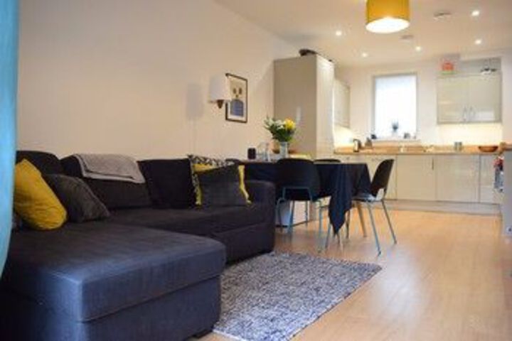 South London 1 Bed Flat with Balcony