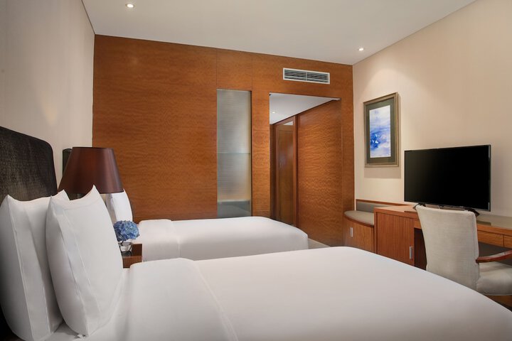 Room 4 of 170