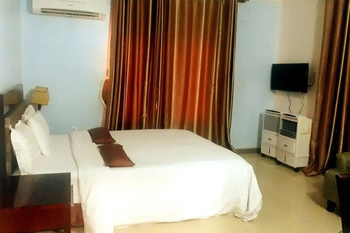 Room 2 of 7