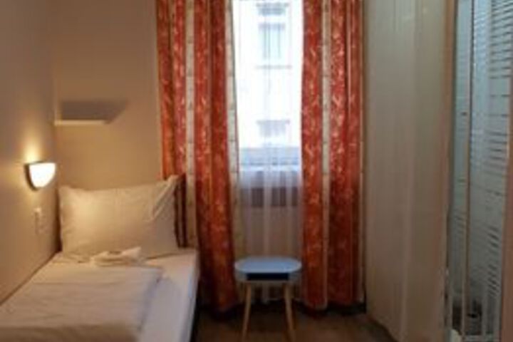 Room 7 of 20