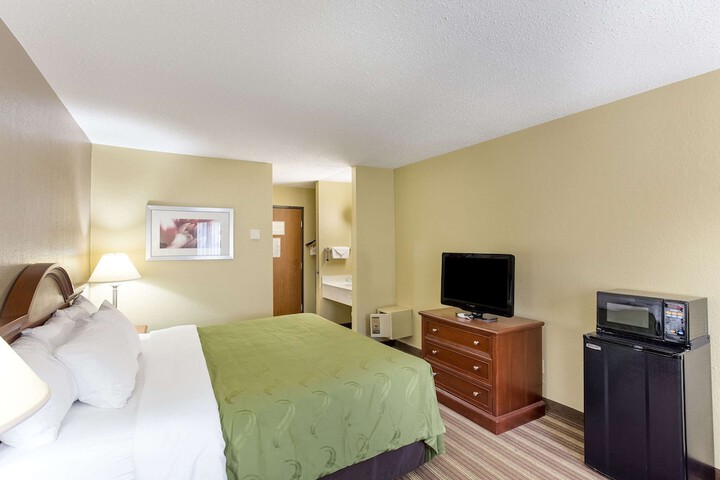 1 King Bed (11 of 14)
