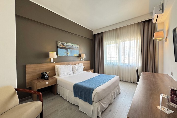 Room 26 of 127