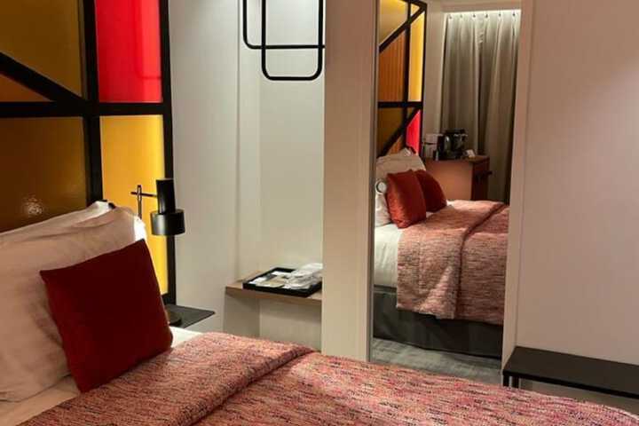 Room 6 of 65