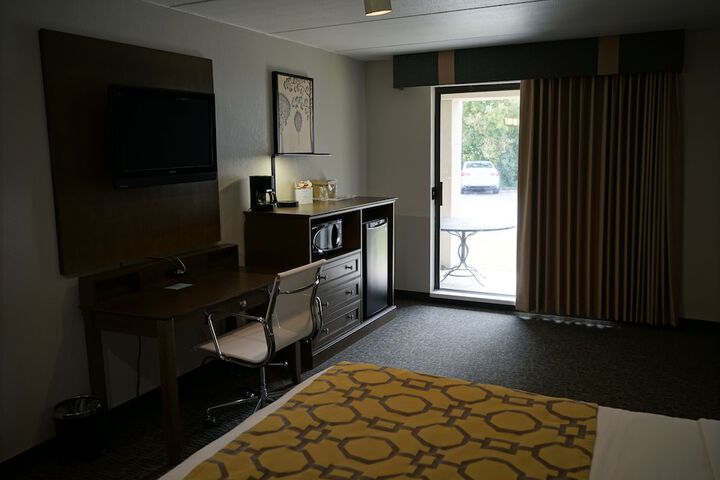 Room 16 of 66