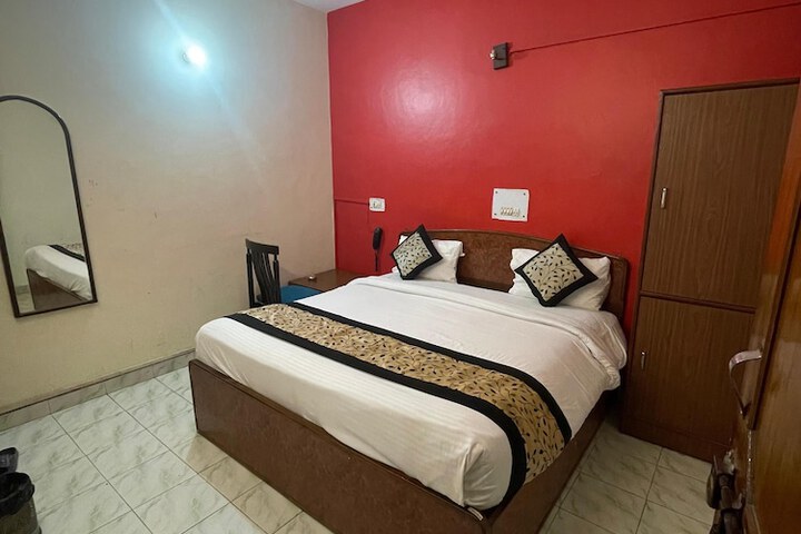 Room 8 of 19