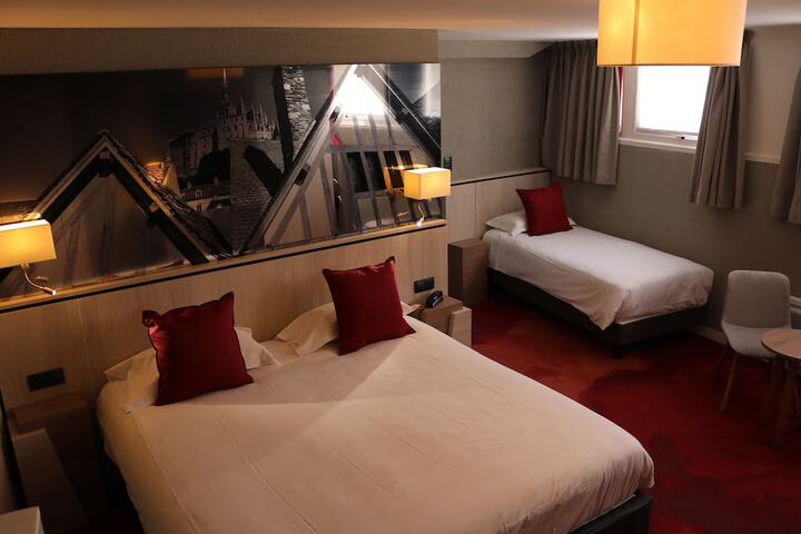 Room 13 of 53