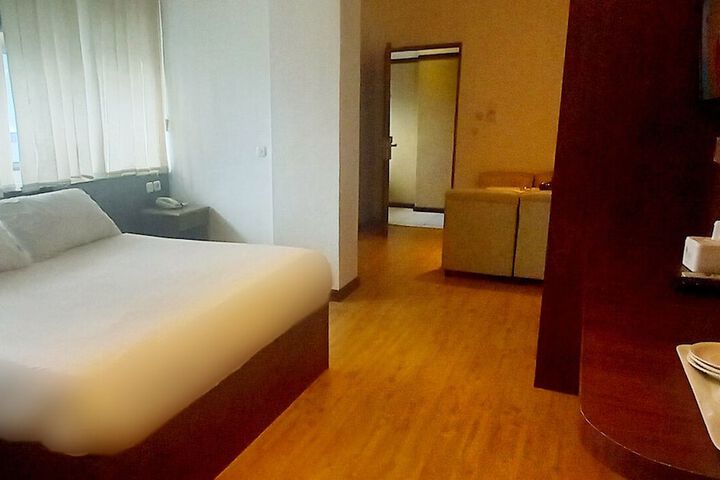 Room 3 of 11