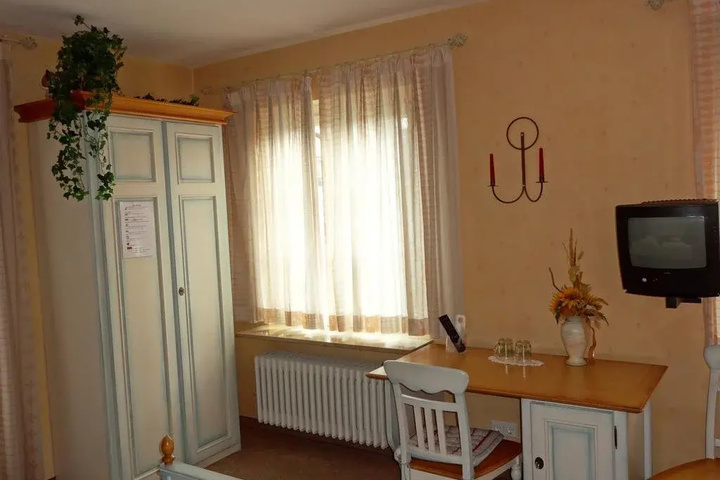 Room 3 of 11