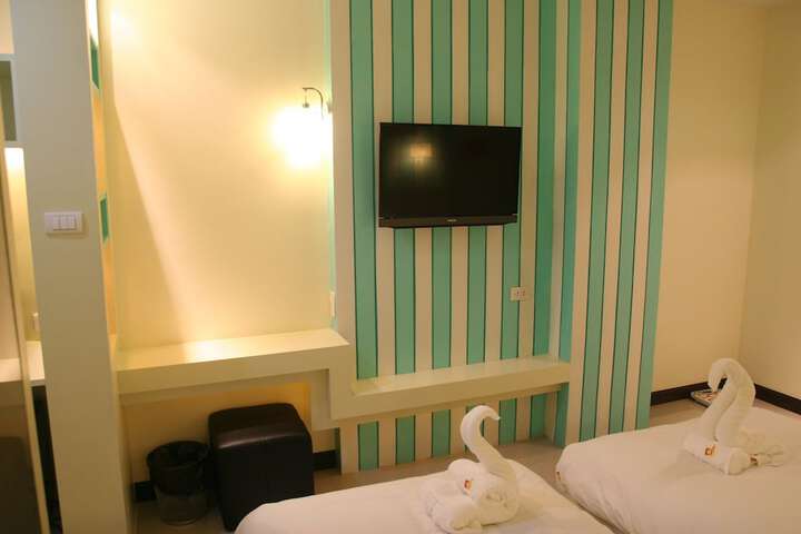 Room 8 of 27