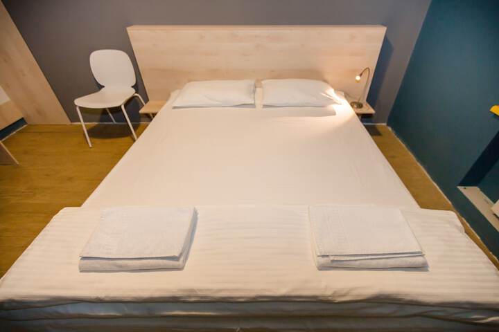 Room 7 of 48