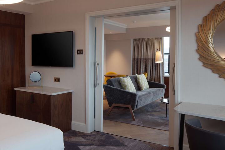 Room 43 of 206