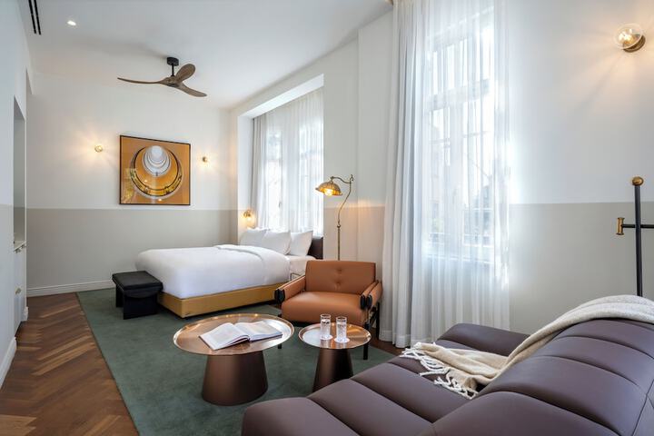 Room 22 of 53