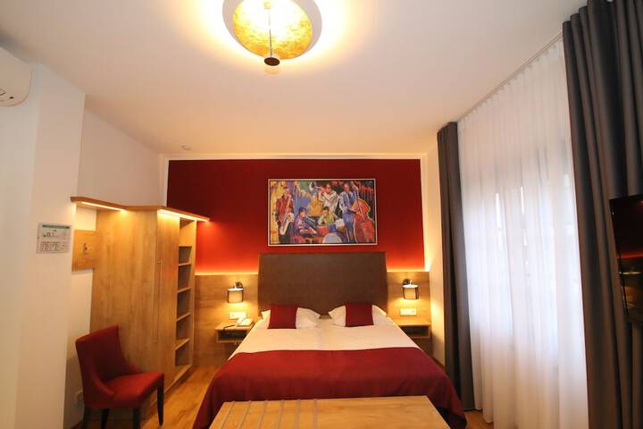 Room 40 of 107