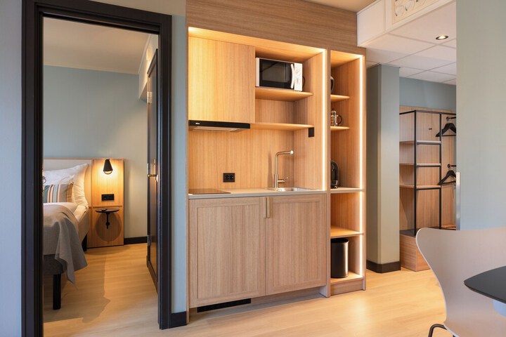 Room 42 of 99