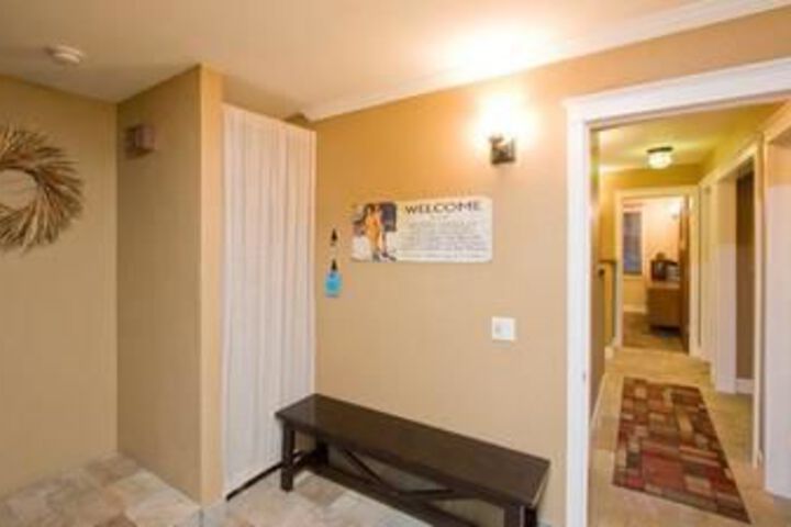 Room 10 of 20