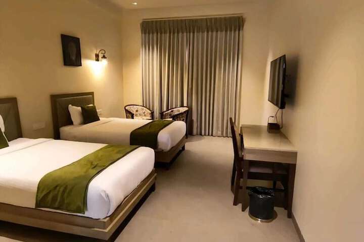 Room 6 of 27