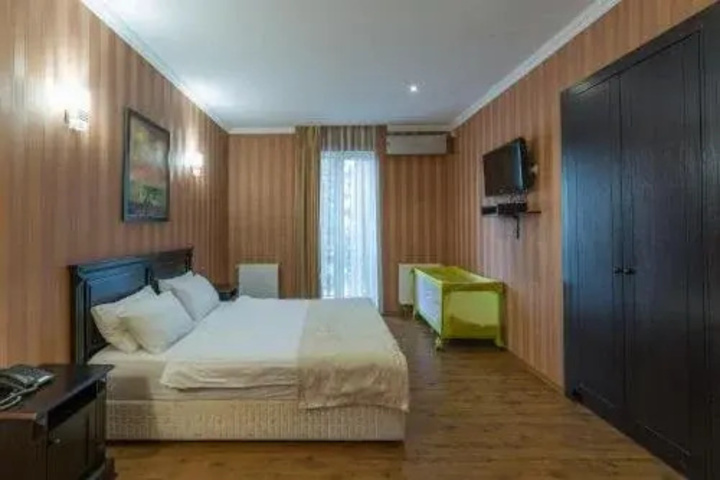 Room 6 of 13