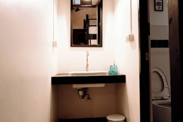 Room 19 of 28