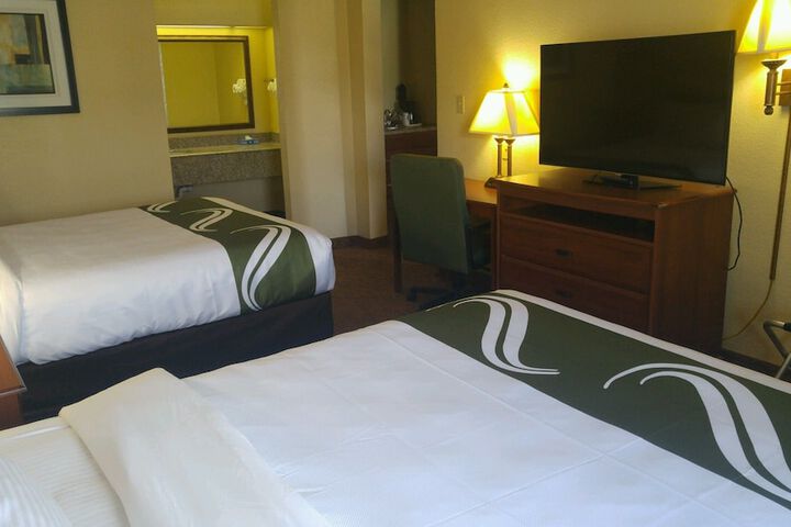 2 Double Beds (9 of 17)