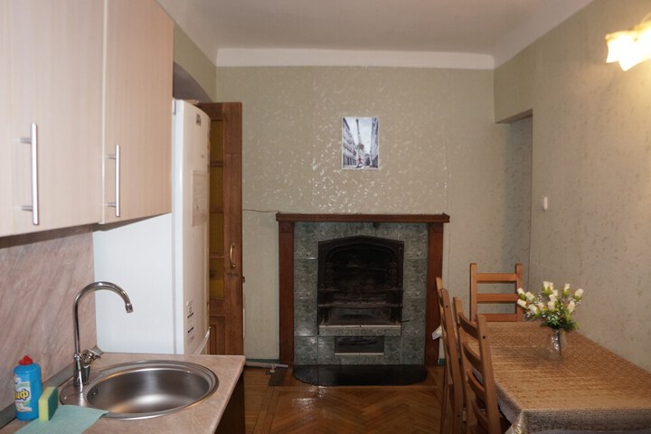 Room 6 of 11