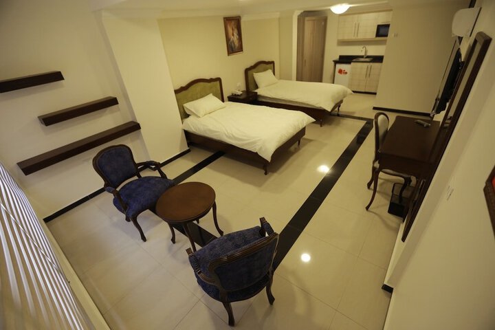 Room 7 of 13
