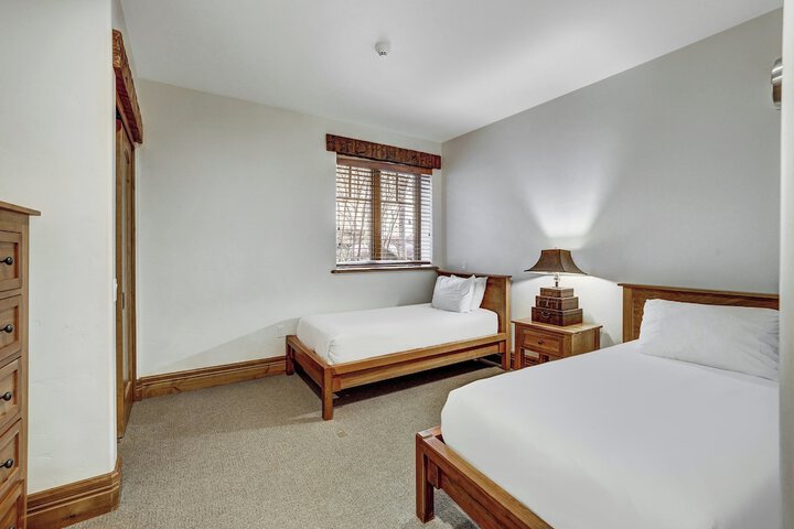 Room 83 of 569
