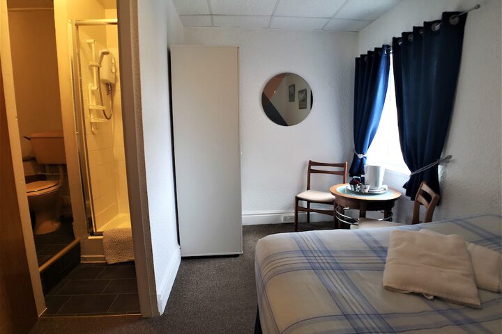 Room 27 of 102