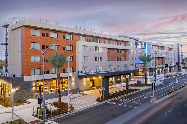 Hotel 70 of 86