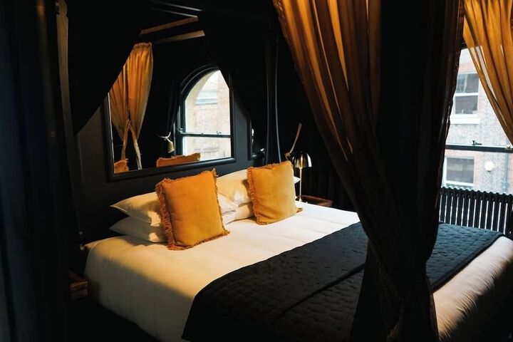 Room 32 of 84