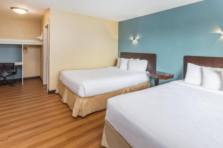 2 Double Beds (1 of 11)