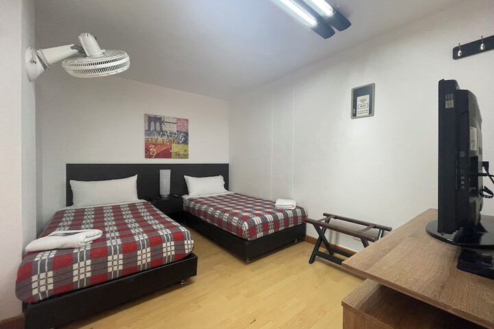 Room 6 of 45