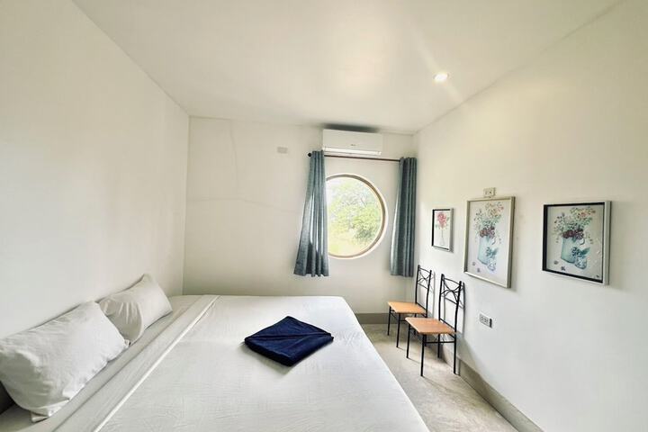 Room 4 of 7