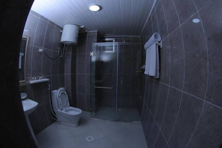 Room 4 of 10