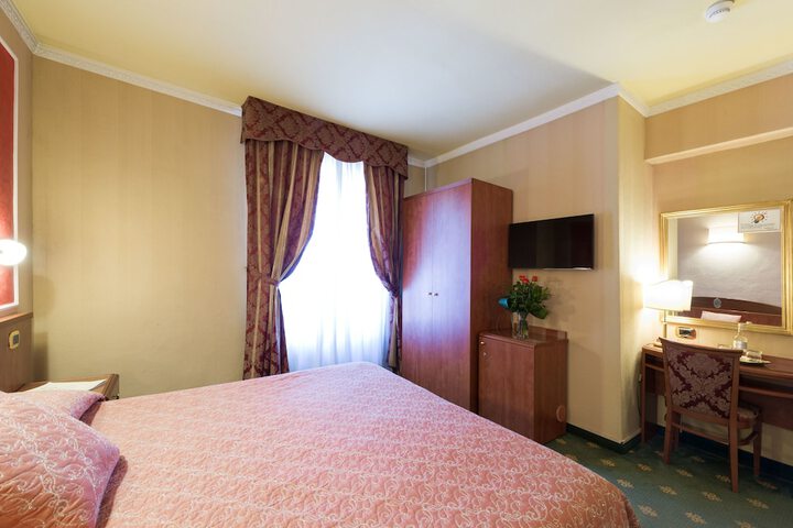 Room 17 of 34