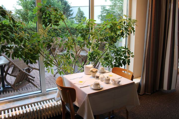 Dining 26 of 42