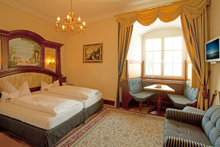 Room 33 of 137
