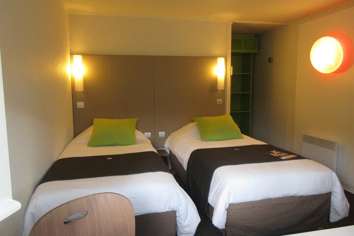 Room 10 of 83