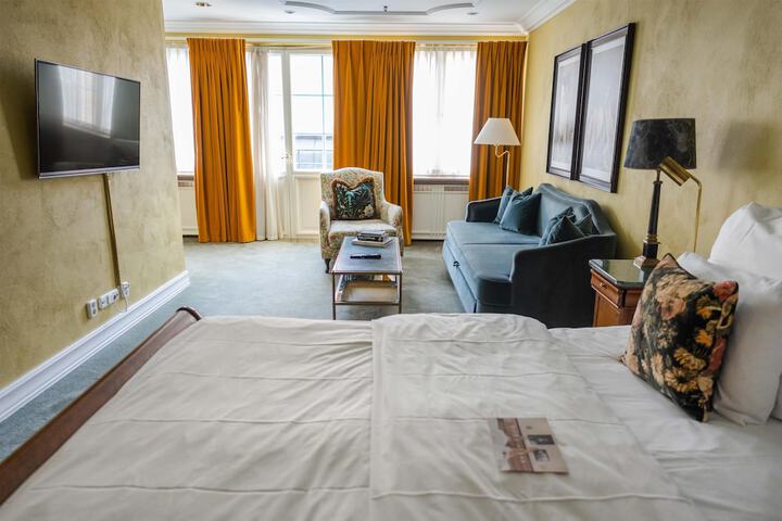 Room 54 of 151