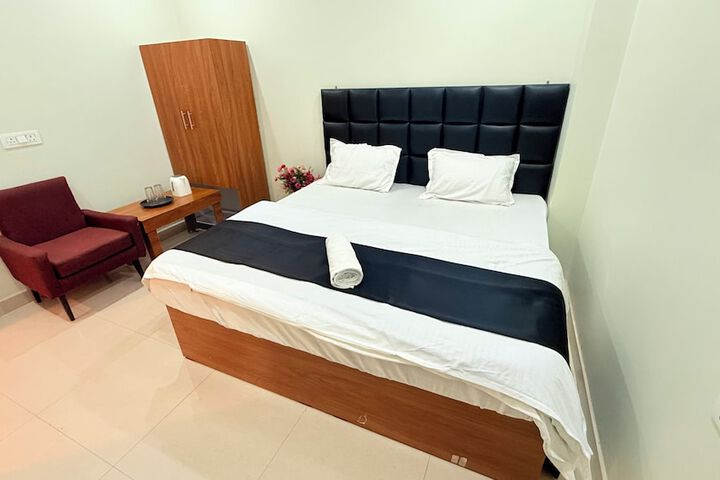 Room 10 of 24