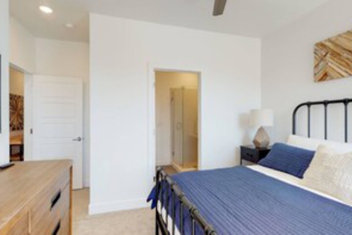 Room 52 of 63