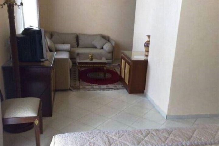 Room 12 of 18