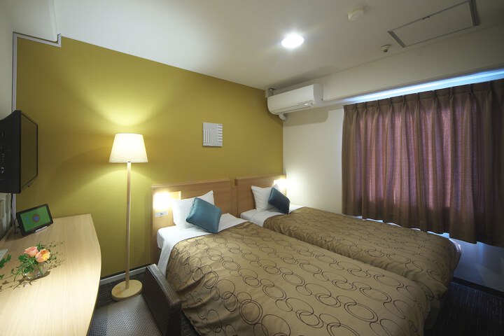 Room 7 of 40