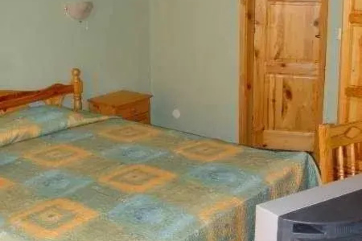 Room 2 of 8