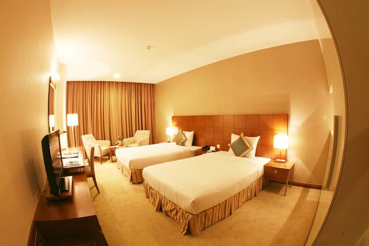 Room 12 of 181