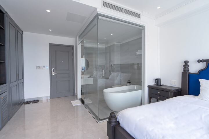 Room 9 of 33