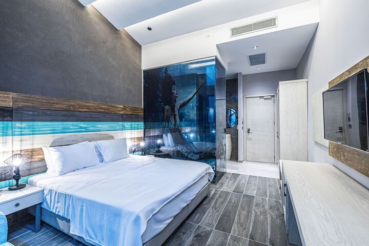 Room 10 of 35