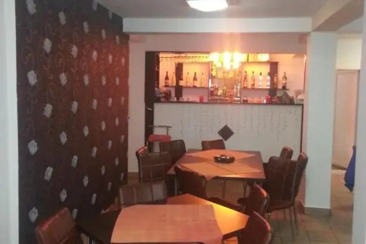 Room 9 of 12