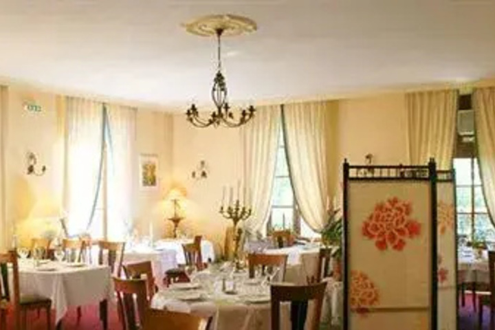 Dining 3 of 3