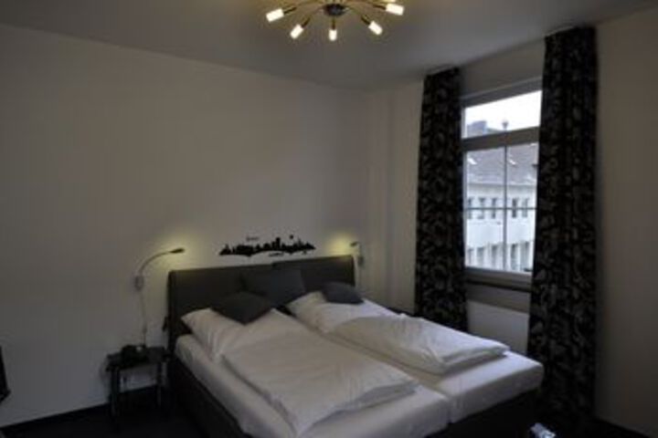 Room 13 of 21