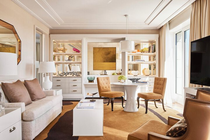 Room 40 of 144
